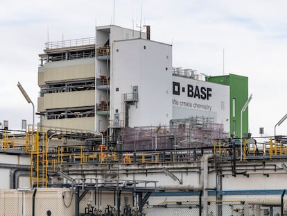 Edificio de las instalaciones de BASF en La Canonja (Tarragona), en el polígono petroquímico de Tarragona.