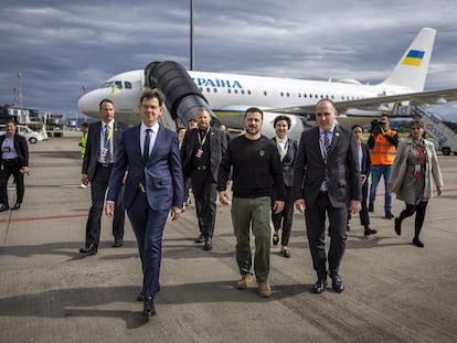 El presidente de Ucrania, Volodímir Zelenski, a su llegada a Zúrich para participar en la cumbre por la paz en Bürgenstock (Suiza).