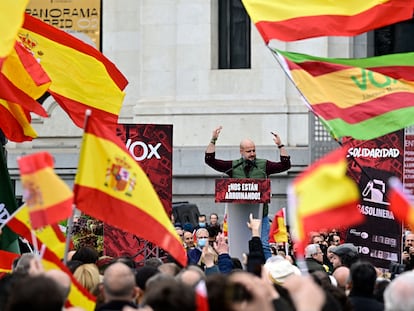 Rodrigo Alonso, secretario general del sindicato Solidaridad, durante un mitin de Vox en la plaza de Cibeles de Madrid en 2022.