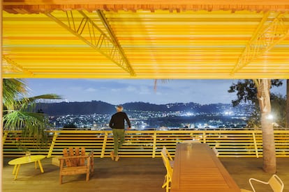 La cubierta y las barandillas del exterior de la casa diseñada por el estudio madrileño SelgasCano en Los Ángeles (California).