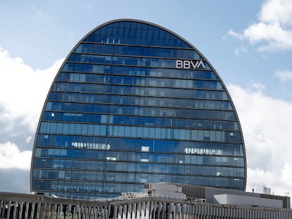 Exterior de la sede del BBVA, en Madrid.