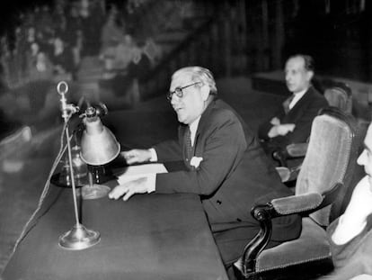 Georges Bernanos, durante una conferencia en La Sorbona en 1948.
