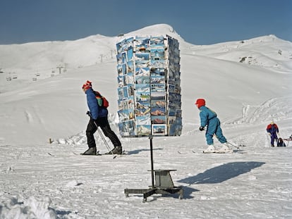 Ese irresistible impulso de inmortalizar el paraiso. Postales en la nieve, foto tomada en Suiza en 1994.