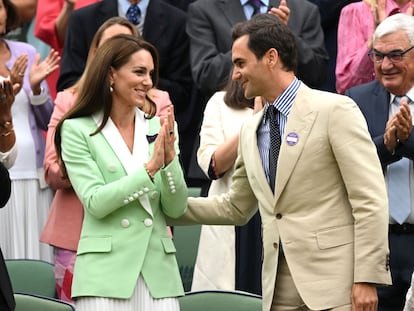 Kate Middleton con una chaqueta verde, Roger Federer con una ocre: sensacional encuentro en Wimbledon