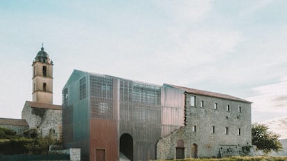 Convento de Saint Francois Sainte-Lucie de Tallano reconvertido por Amalia Tavella en centro social y cultural.