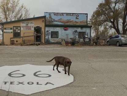 Texola (Oklahoma), uno de los pueblos de la Ruta 66, en un fotograma del documental 'Casi fantasmas',