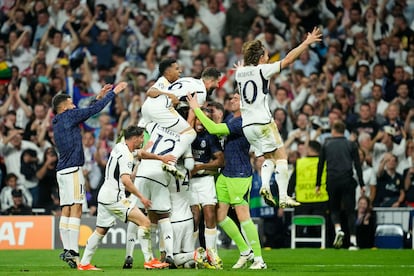 Los jugadores del Real Madrid celebran el pase a la final de la Champions League, tras ganar al Bayern de Munich.

