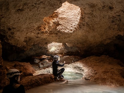 Una perforación hecha para la construcción del Tren Maya dentro de un sistema de cuevas subterráneas en Playa del Carmen (Quintana Roo).