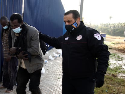 Migrantes subsaharianos lograron saltar la valla fronteriza de Melilla, el pasado enero.
