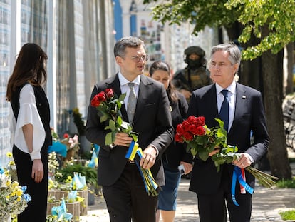 Ukrainian Foreign Minister Dmitro Kuleba with U.S. Secretary of State Antony Blinken in Kyiv on May 15.