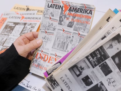 Varios números antiguos de la revista 'Lateinamerika Nachrichten'.