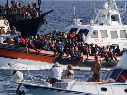 Unos 190 migrantes de Ghana llegaban, el 18 de septiembre, a las costas de Lampedusa en una lancha de la Guardia Costera.