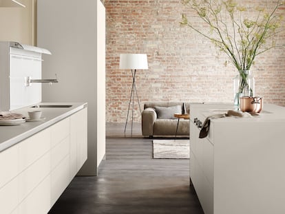 El sistema de cocinas b3 de Bultaup se integra en el espacio doméstico gracias a sus acabados lujosos.