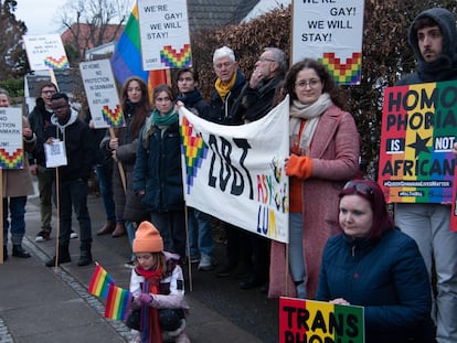 Manifestación contra la nueva ley antihomosexualidad de Ghana delante de la embajada del país africano en Copenhaguen, el pasado 6 de marzo.