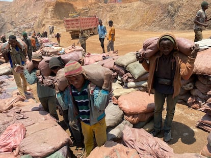 Mineros en una mina de cobalto en la República Democrática del Congo.
