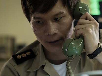 Hoa Xuande, protagonista de 'El simpatizante', en una escena de la serie.