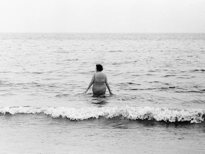 'Entrando al mar', 1966. Sitges (Barcelona)