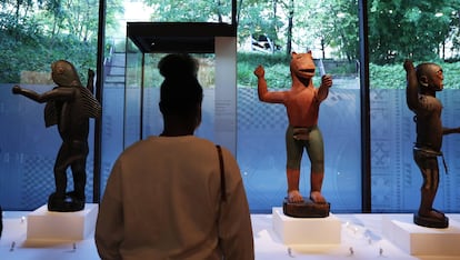 Artefactos de Benín en una exposición en el museo Quai Branly de París, en octubre de 2021, antes de ser devueltos.  