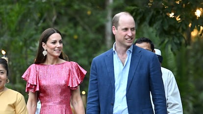 Kate Middleton, con vestido de Vampire's Wife, y Guillermo de Inglaterra en un viaje oficial a Belice.