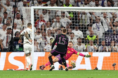 Joselu del Real Madrid pone el 1-1 en el marcador.