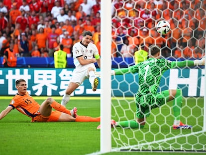Marcel Sabitzer marca el tercer gol de Austria, el de la victoria ante Países Bajos.