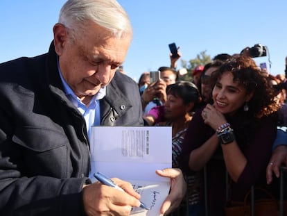 López Obrador durante su gira por Baja California Sur, en noviembre de 2023.