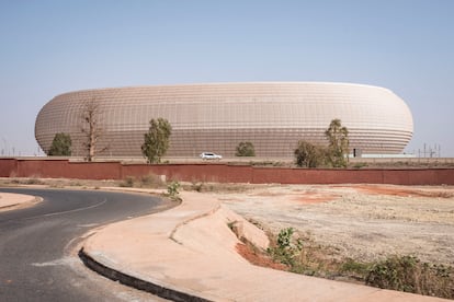El estadio Abdulaye Wade es uno de los primeros grandes edificios levantados en Diamniadio. 
