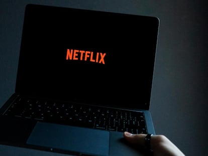Logo de Netflix en un portátil