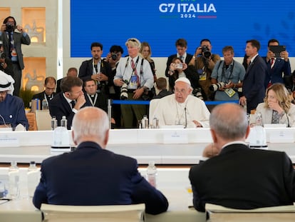 El Papa interviene en una sesión del G-7 este viernes, en Borgo Egnazia (Italia).