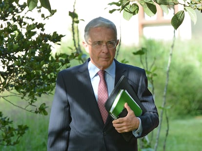 Álvaro Uribe durante una rueda de prensa en su casa en Rionegro, Antioquia, en 2018.