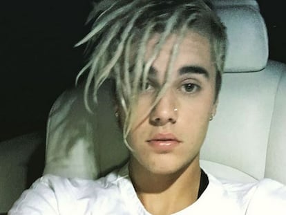Justin presenta en sociedad su nuevo peinado.
