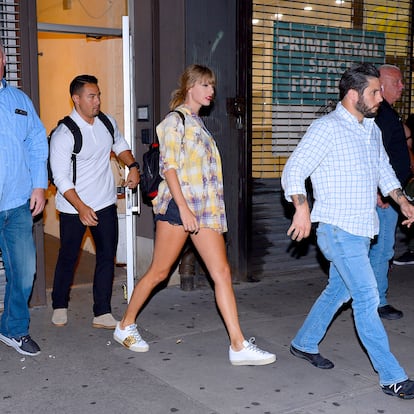 Taylor Swift calza las deportivas de lujo Golden Goose