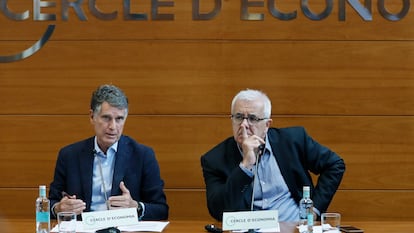 El presidente del Círculo de Economía, Jaume Guardiola, junto con el director general de la entidad, Miquel Nadal, a la derecha, durante la rueda de prensa de este jueves.