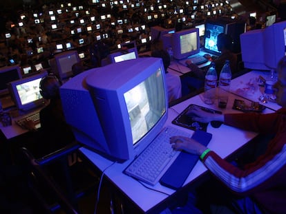 Una imagen de 2003 de una cumbre de juegos ‘online’ en Osnabrueck, Alemania.