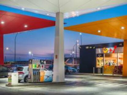 Repsol ofrece a sus clientes de gasolineras compensar
el CO2 que emiten sus coches