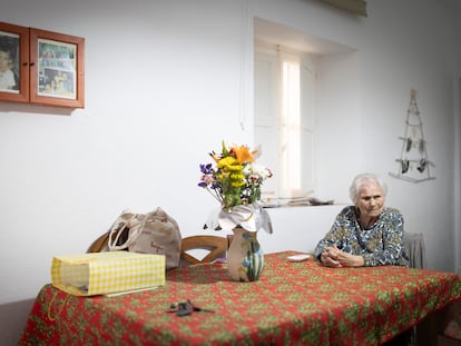 María, de 88 años de edad, en su domicilio de siempre y del que puede ser desahuciada en breve, el pasado día 10.