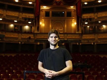 Lucas Vidal, compositor de música de cine, en el patio de butacas del Teatro Real de Madrid.