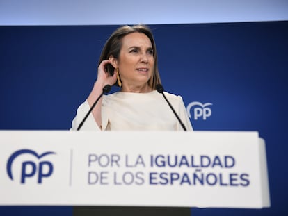La secretaria general del PP, Cuca Gamarra, durante una rueda de prensa en la sede nacional del partido, este lunes, en Madrid (España).