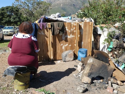 Joyce, una mujer que vive en las calles de Ciudad del Cabo