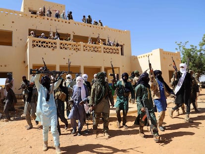Miembros de grupos armados tuaregs en la ciudad de Ménaka en 2020.