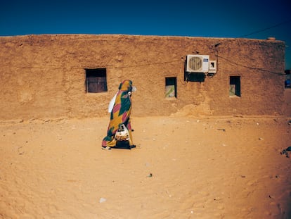 Una refugiada saharaui en el campamento saharaui de Auserd (Tinduf, Argelia), el 5 de mayo.