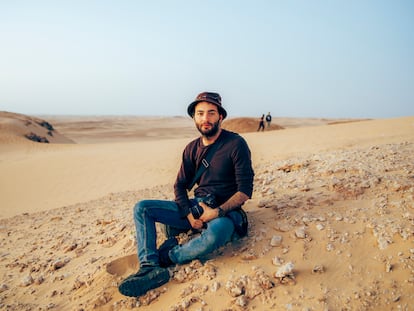 El cineasta palestino Ahmad Al-Bazz, durante su estancia en el campamento de refugiados saharauis de Auserd, en Tinduf (Argelia) donde se celebró el festival de cine internacional FiSahara.