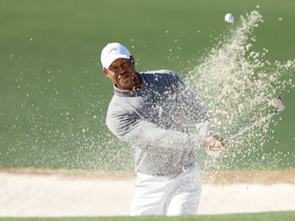 Tiger Woods, en un búnker en el hoyo 18.