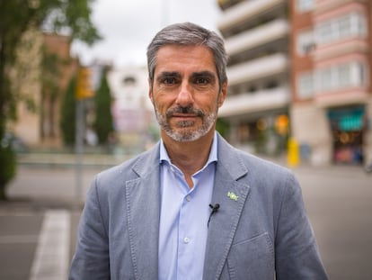 El candidato de Vox por Barcelona, Gonzalo de Oro Pulido, en la plaza Bonanova, el pasado jueves.