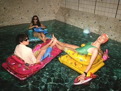 Fue un joven Philippe Starck quien aceptó el desafío de convertir unos viejos baños parisinos en un local de fiesta de finales del siglo XX. Hoy, Les Bains Douches vuelve a estar de moda.