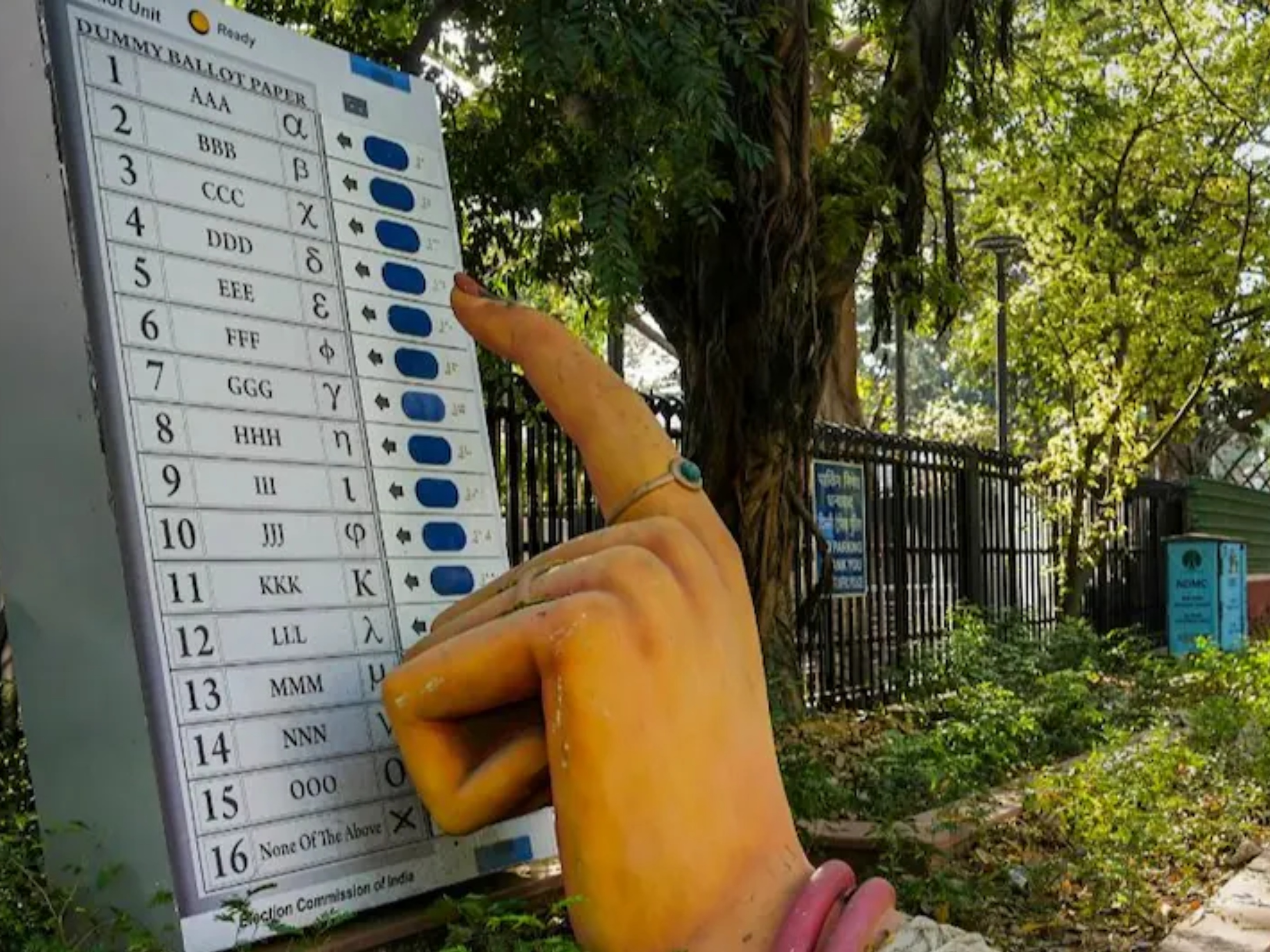 SC बोला- 5 फेज की वोटिंग हो चुकी, चुनाव आयोग के लिए मैनपावर जुटाना मुश्किल|देश,National - Dainik Bhaskar