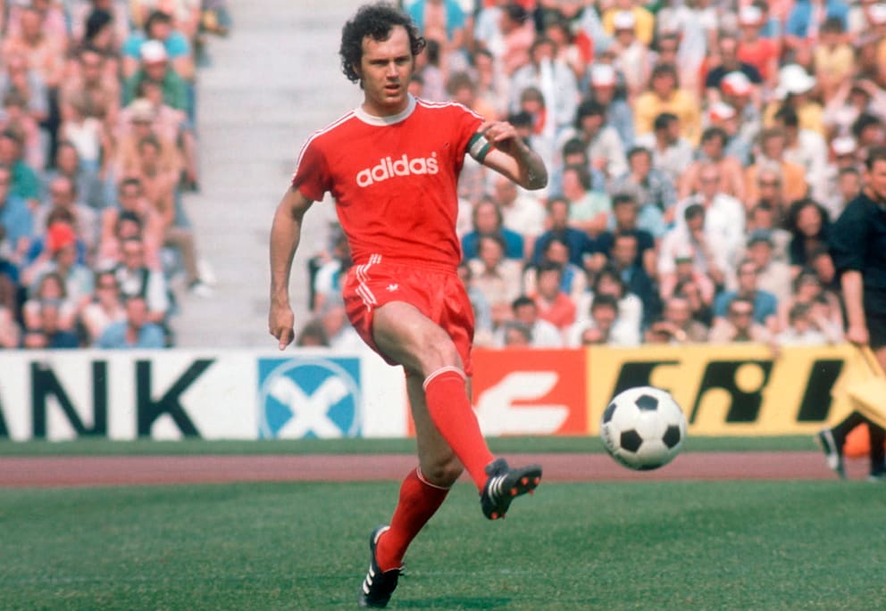 Elegant, leichtfüßig, technisch perfekt: Das war Franz Beckenbauer (hier im Bayern-Trikot 1975)