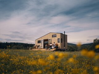 The design for Tind, the new tiny home by Norske Mikrohus, was inspired by the Norwegian mountains and woods and features slow-growing Norwegian spruce for the exterior cladding.