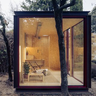 The interiors are lined with OSB Poplar wood, and insulated with 12cm of recycled cotton.