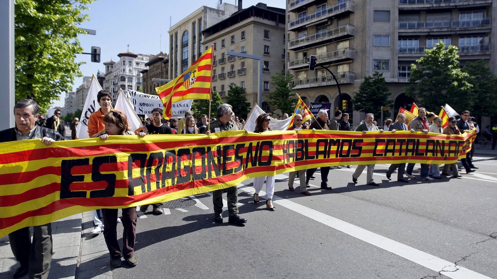 Foto: Manifestación bajo el lema: "No a la imposición del catalán en Aragón"